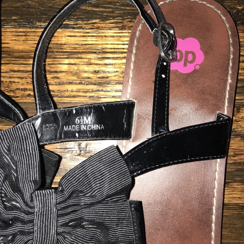 black bow sandals - Picture 3 of 4